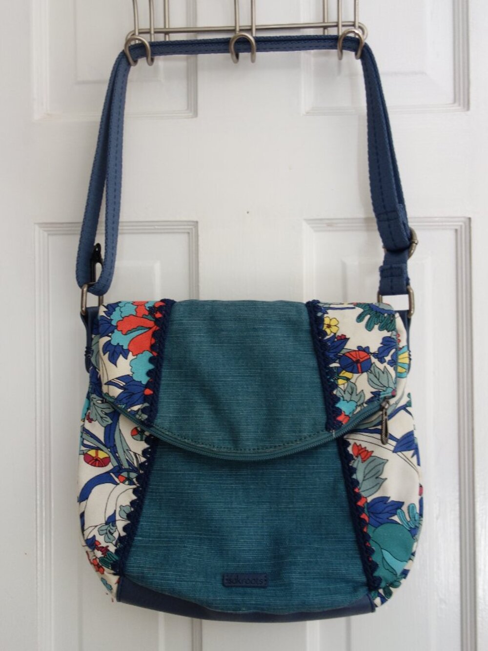 EUC SAKROOTS Blue / Floral Print Canvas Fold Over Crossbody Bag Purse - Picture 8 of 8